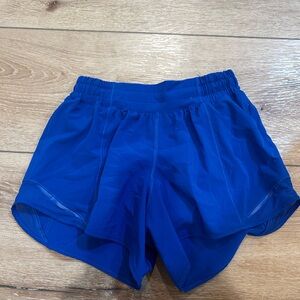 Lululemon Hottie Hot short 2.5"